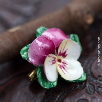 England-Porcelain Petit Pansy Brooch