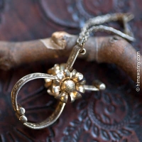 Rose & Rose Glove Holder/Clip