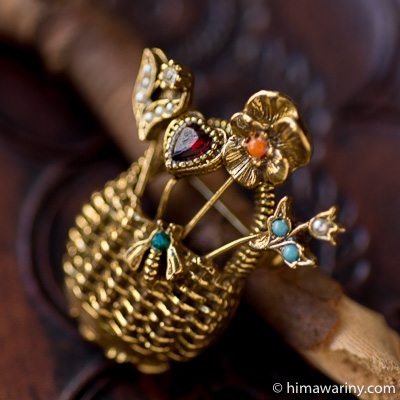 Goldette-Fourstick Basket Brooch