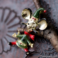 B.J.: Bobble Head Santa Mouse Vintage Brooch