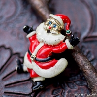 B.J.: Running Santa Claus Vintage Brooch