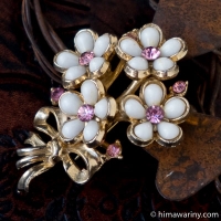 Milky Bouquet Brooch