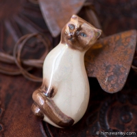 Avon-Pearly Siamese Cat Brooch