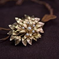 IPS-12K Gold Filled-Vintage Brooch With Overlapping Leaves As Art