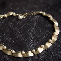 Trifari-Satin Gold And Pearl Choker
