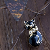 Trifari-Black Cat With Sparkling Ribbon-Retro Brooch