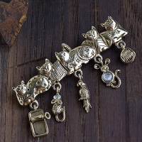 AJC-5 Cats With 5 Charms ~ Vintage Brooch