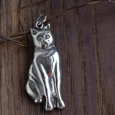 Puffy Silver Human: Faced Cat ~ Vintage Pendant Top