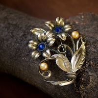Little Nemo-Sapphire Peach Pot Metal Brooch