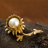 BSK-Big Pearl Flower Brooch