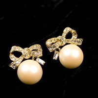 Nina Ricci Nina Ricci-Pearl & Ribbon Earrings
