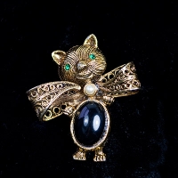 Filigree Big Ribbon Cat Brooch