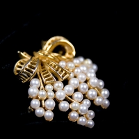 Listener-Ribbon Pearl Bouquet Brooch
