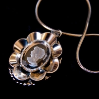 Hobe-Hologram?!Ice Statue Cameo Pendant