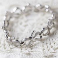 Trifari トリファリ-シルバーリボン・ブレスレット