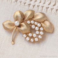 IPS-12K Gold Filled-Pearl Hydrangea Twig Brooch