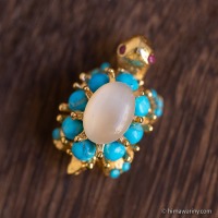 Swoboda スワボダ-天然石-月夜のターコイズ・タートル・ブローチ【ヴィンテージ・デッドストック】