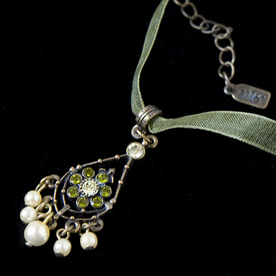 1928-Organdy Ribbon Pendant Necklace