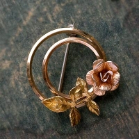 Krementz-Single Rose And Leaf Circle Brooch