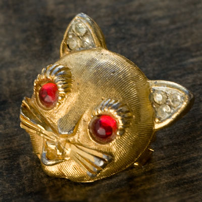 BSK: Gold Cat Head Vintage Brooch With Red Eyebrows And Red Eyes