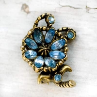 Hollycraft-Sapphire Flower Brooch