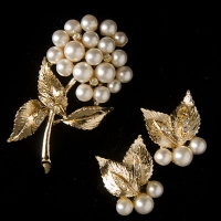 Coro Pearl Bouquet Brooch & Earrings BOX Set