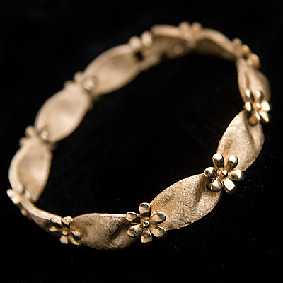 Trifari Gold Daisy Ribbon Bracelet