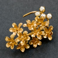 IPS-12K Gold Filled-Pearl Drop And Flower Cluster Gold Brooch
