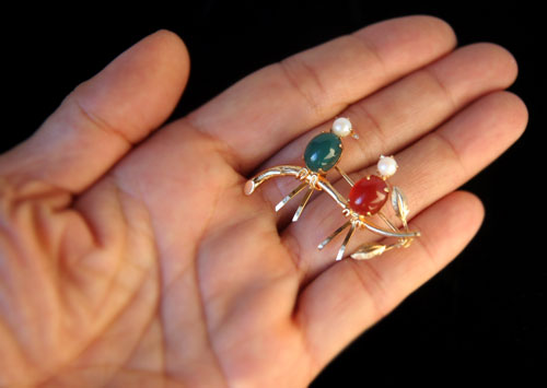 IPS-12K Gold Filled-Red Bird Green Bird Love Bird Brooch - Image 4