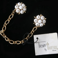 Trifari-Sweater Guard That Can Be Used In 4 Ways [White]