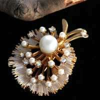 BSK-White Sparkle Flower Bouquet Brooch