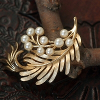 Trifari-Breeze Pearl Twig/Brooch