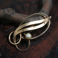 Van Dell-12K Gold Filled-Pearl Infinity Leaf Brooch