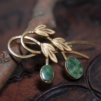Van Dell-12K Gold Filled-Natural Stone-Jade Berry Brooch