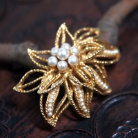 Corocraft: Pearl Star Flower Vintage Brooch