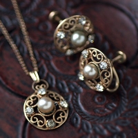 Van Dell-12K Gold Filled-Antique Lace Pendant & Earring Set
