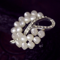 Kramer-Moonglow Moonlight Melody Brooch