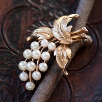 Trifari-Gold Pearl Tassel Brooch