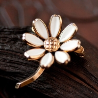 Trifari Milk Glass Daisy Flower Brooch