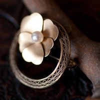 WRE-12K Gold Filled-Pearl Violet Circle Brooch