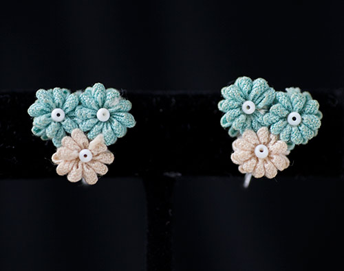 Mint Cream Ribbon Corsage Vintage Earrings - Image 2