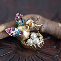 Listener-Mother Duck And Three Eggs And Bird'S Nest Brooch