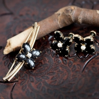 WRE-12K Gold Filled-Onyx And Pearl Black Flower Brooch & Earrings Set