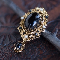 Lisner-Victorian Style Heraldic Dangling Brooch