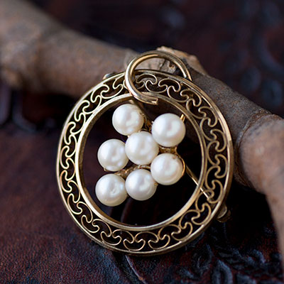 IPS-12K Gold Filled-Pearl Grape Circle Brooch