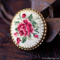 ハンドメイド刺繍ブローチ〜ピンク＆レッド・ローズ