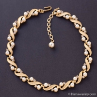 Trifari トリファリ-ゴールド＆パール・ネックレス